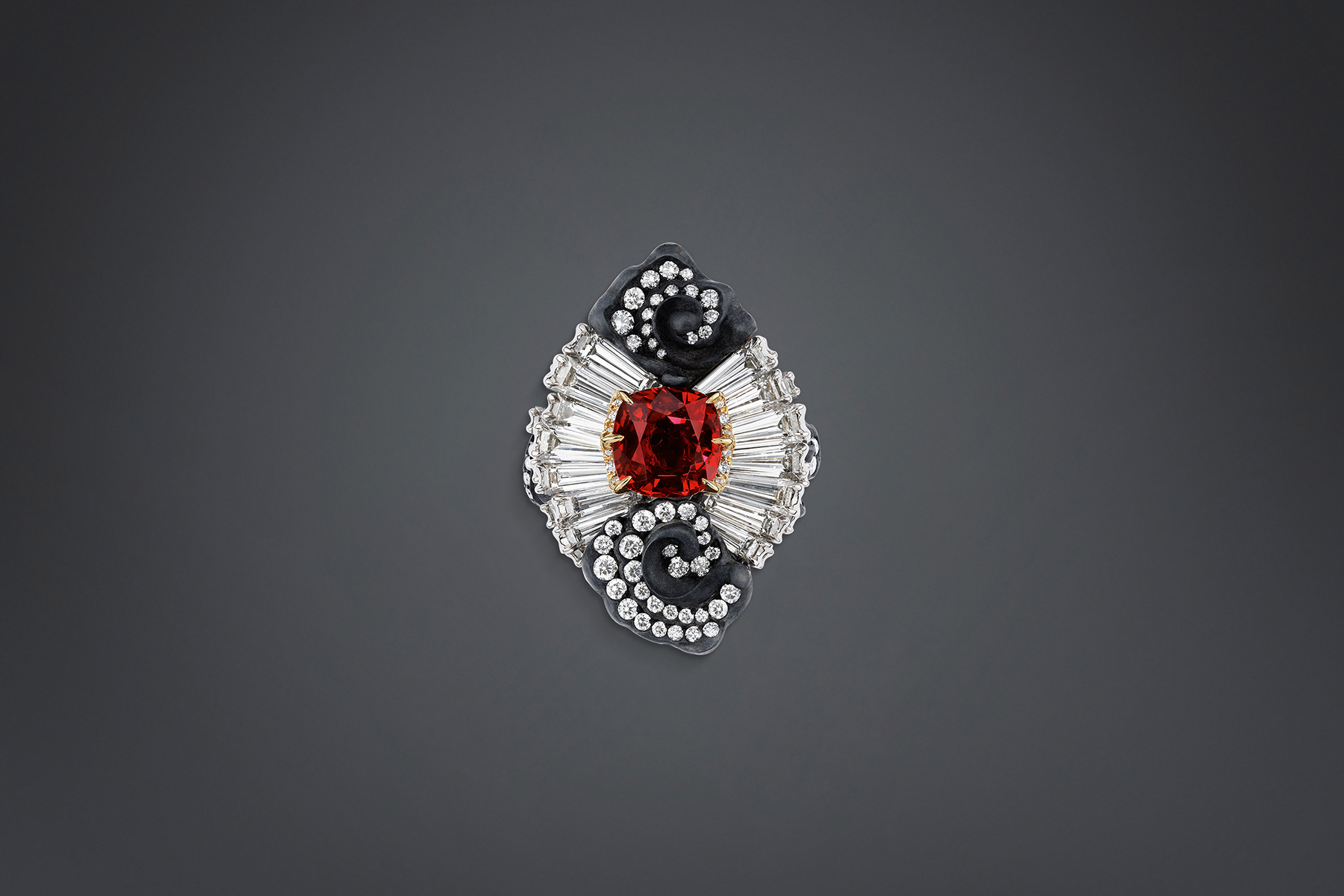 DIOR À VERSAILLES  "APPARTEMENTS DE MESDAMES MARQUETERIE" RING