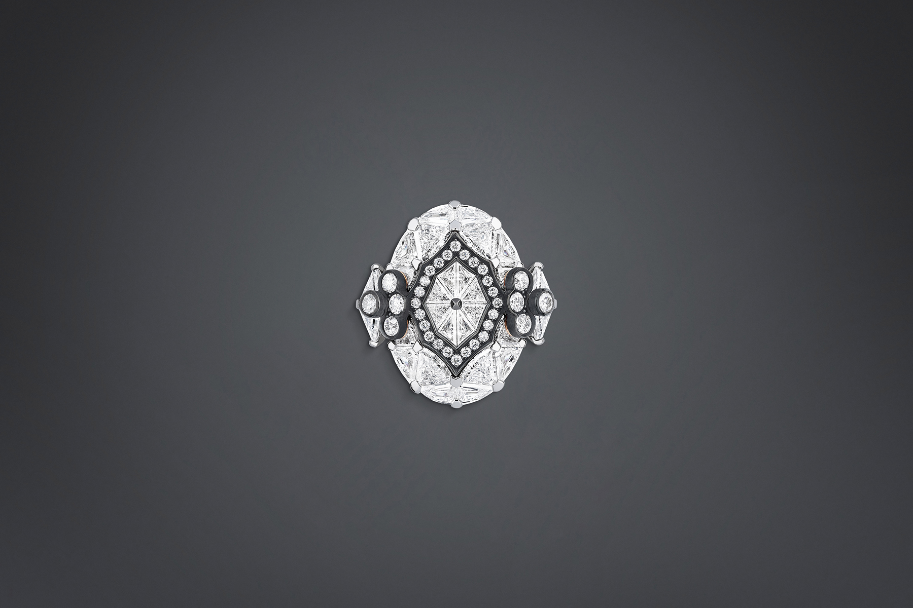 DIOR À VERSAILLES "GALERIE DES GLACES" RING