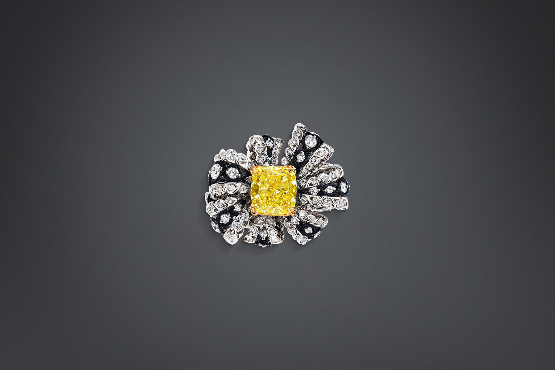 DIOR À VERSAILLES "SALON DE VÉNUS DIAMANT JAUNE" RING