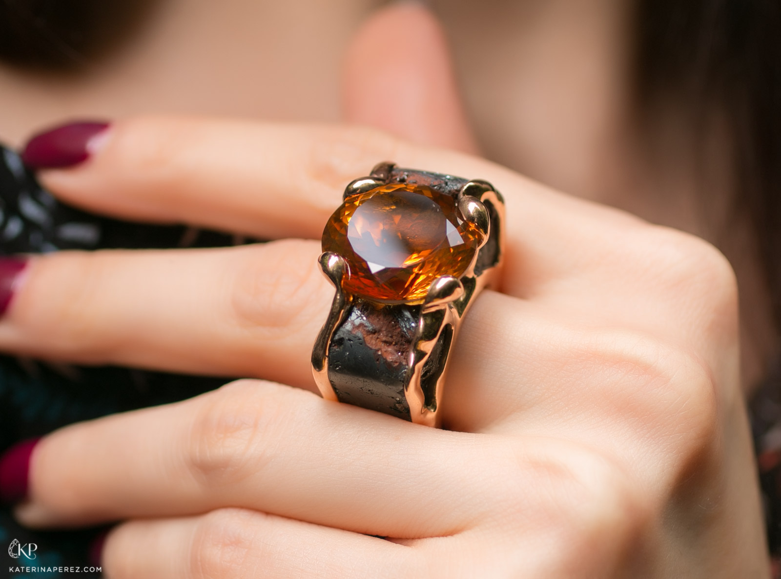 Philippe Pfeiffer statement Ring in Yellow Gold and Hematite with a Palmeira Citrine of 22.40ct