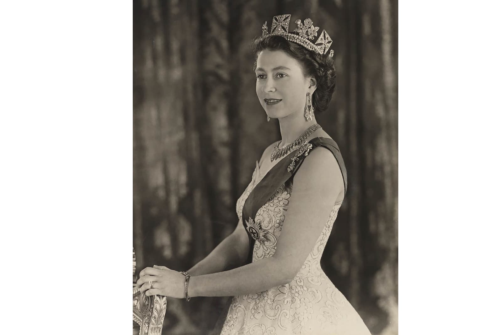Perhaps the most famous woman to own a Calibre 101 is Her Majesty Queen Elizabeth II, who wore one on the occasion of her coronation