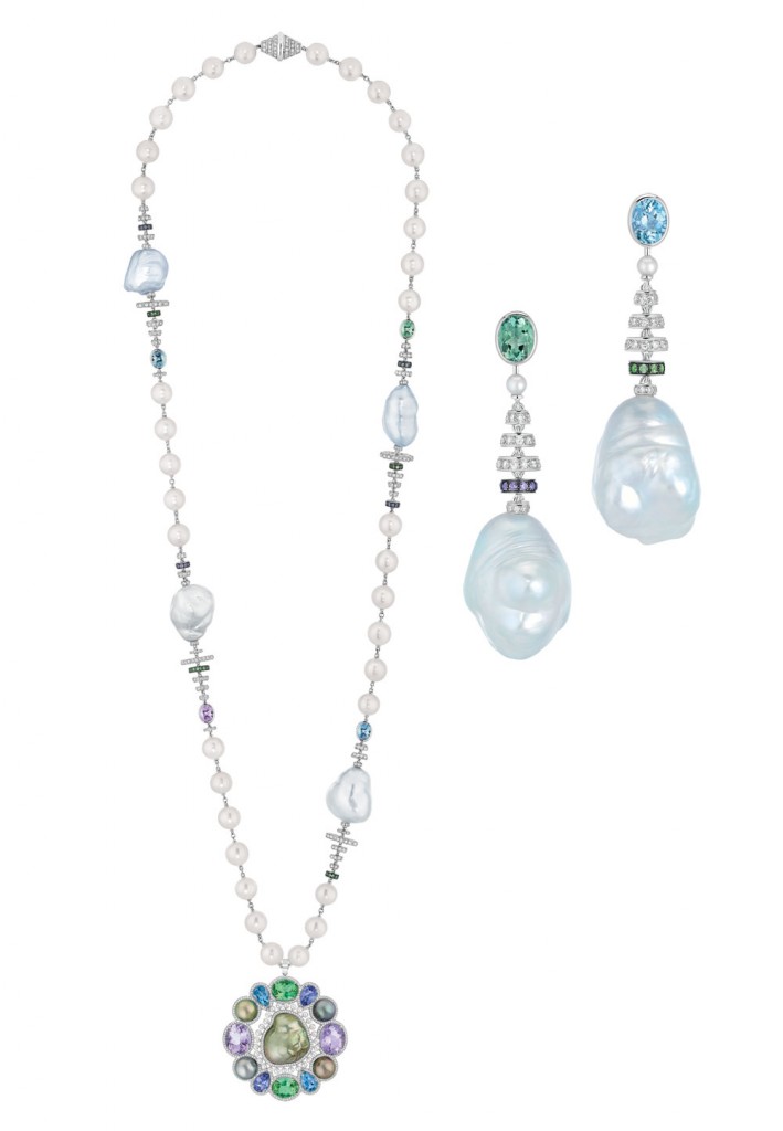 Perles Baroques necklace in 18K white gold set with 950 brilliant-cut diamonds, 50 brilliant-cut blue and purple sapphires, 3 oval-cut amethysts, 3 oval-cut blue-green and green tourmalines, 4 aquamarines, 2 pear-cut blue tanzanites, 5 Australian baroque cultured pearls, 35 South Sea cultured pearls, 4 Tahitian cultured pearls and 28 Japanese cultured pearls. Removable pendant, can be worn as a brooch