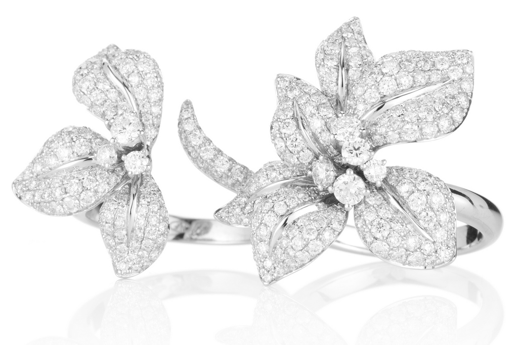 NOA Fleur de Lis two-finger ring in white gold and diamonds
