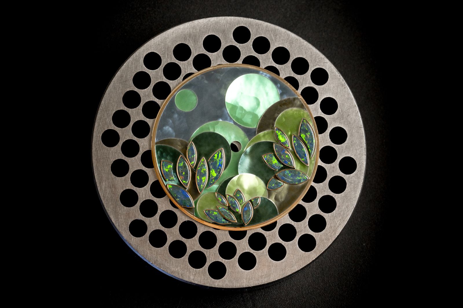 Creating a miniature aqyarium for the dial of the Chopard Happy Sport Metiers d'Art Sea Turtle watch