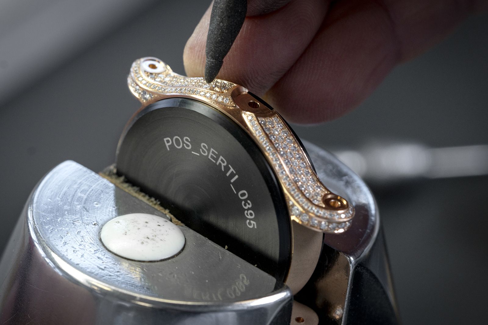 Setting diamonds in a new Chopard Happy Sport Metiers d'Art Sea Turtle watch