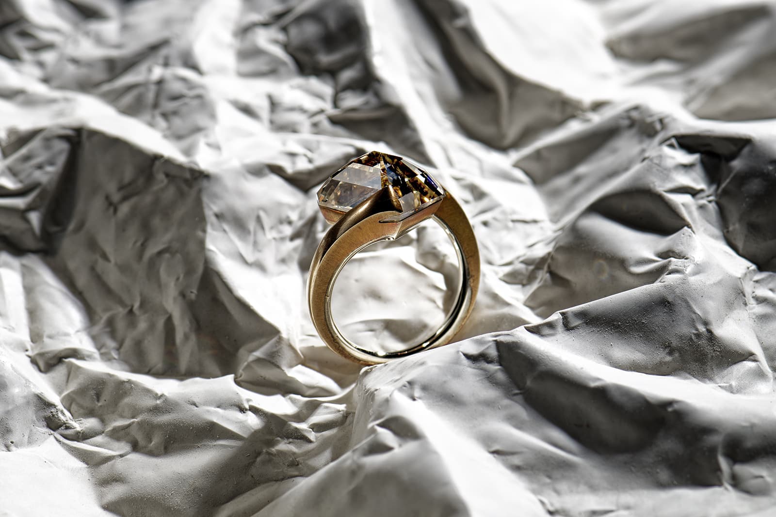 Hemmerle ring in diamond, bronze and white gold