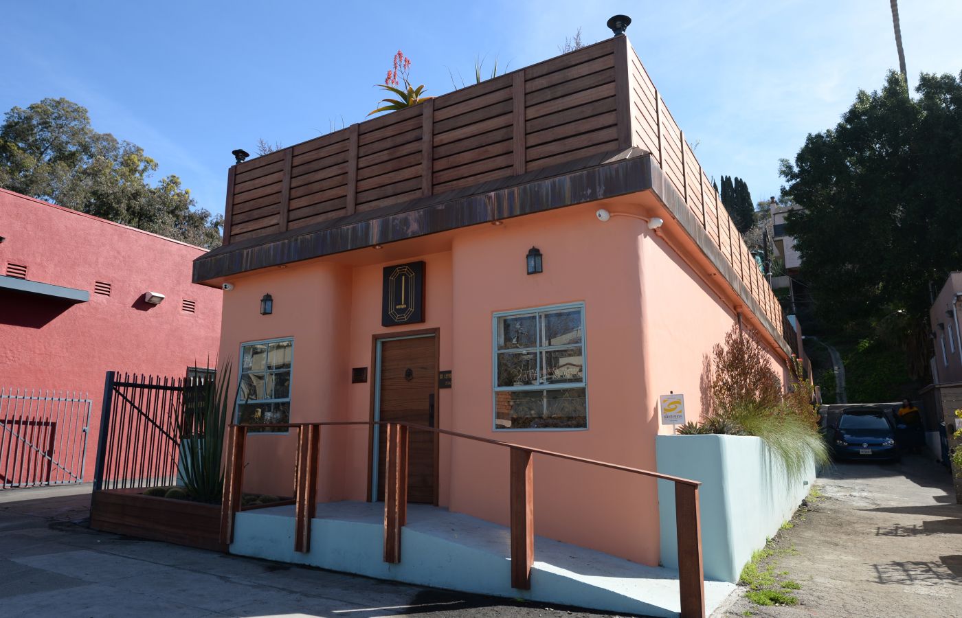  The exterior of the Jogani Gallery in Silver Lake, Los Angeles has a traditional Spanish Californian vibe