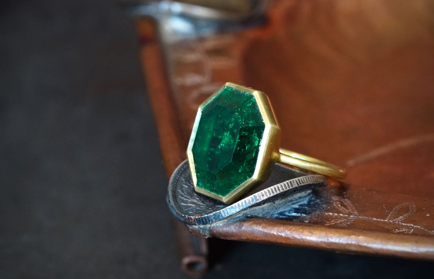  Jogani ring with a 10.97 carat step-cut Colombian emerald in 20k gold 