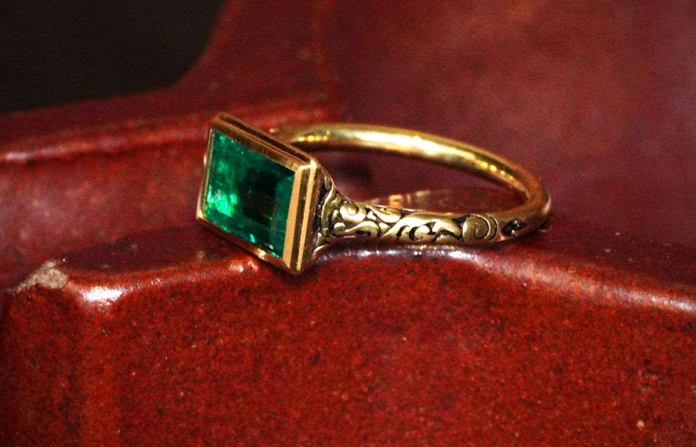  Jogani ring with a 1.20 carat Colombian step-cut emerald set in a Renaissance-inspired engraved band of 18k yellow gold 