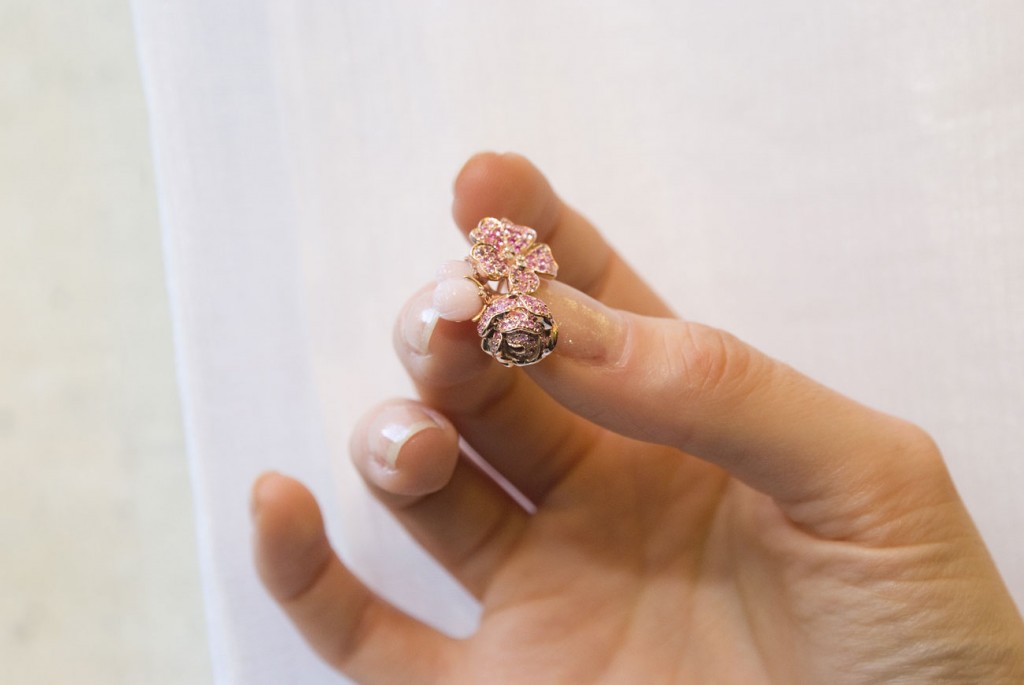 The Cherry tree blossom ring in 18k pink gold, sapphires, diamonds and pink opals