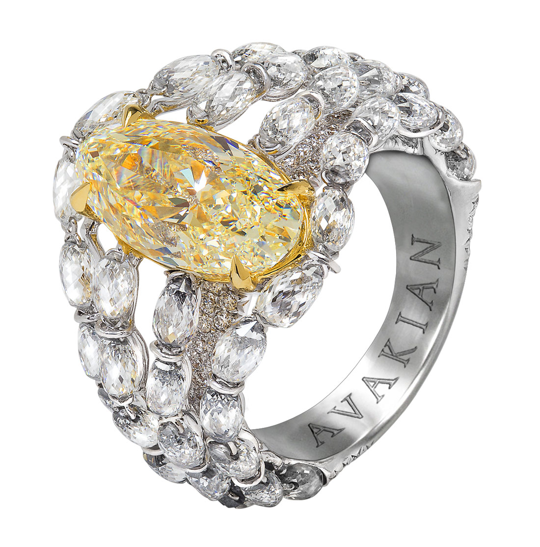 Ring in yellow/white gold set with over 5.00cts oval cut diamond and 8.00cts of briolette diamonds